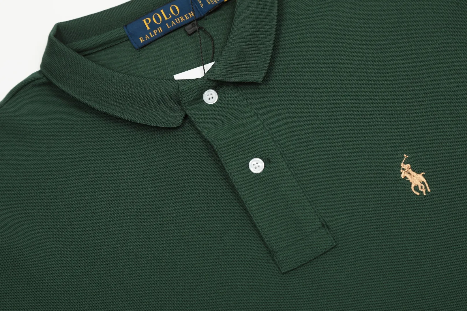 🅿️152 "Top quality" Style number: DS001# (not off the shelves all year round) [Ralph Lauren classic pony embroidered lapel POLO short sleeves] ✅Ralph Lauren Ralph Lauren classic basic versatile POLO short sleeves ✅Main supply platform live broadcast Wholesale entities will be replenished when out of stock Not removed from the shelves ✅ZP quality 1:1 version Scan the code to enter the GF website Z cabinet quality ✅Detailed quality The only one in Guangzhou Imported pique fabrics Mainly high-end, cost-effective and good quality. Needless to say, the version is restored to the original version. The maximum size can be worn up to 210 pounds. Loose, comfortable and stress-free. ✅Wear for work and life. Suitable for various occasions. A must-have recommendation for couples. Size: